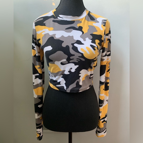 Sommer Ray long sleeves crop top - Picture 1 of 4